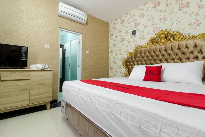 Reddoorz Plus @ Cipete Damai 5