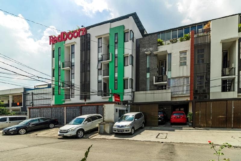 Reddoorz Plus Near Plaza Indonesia 4