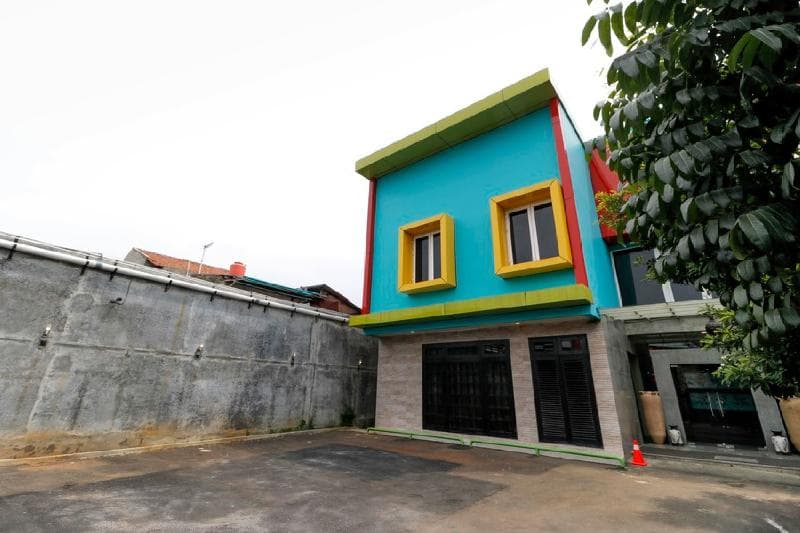 Reddoorz Plus Near Halim Perdanakusuma 2 3