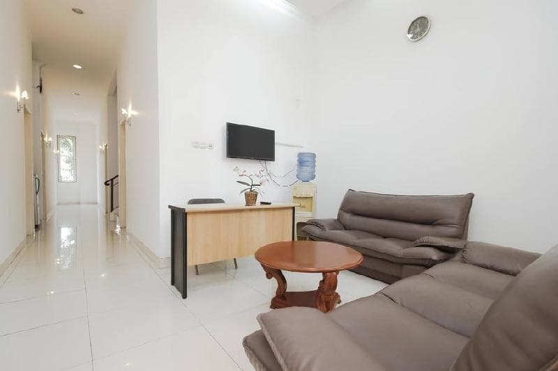 Reddoorz Permata Sari Karawaci 5