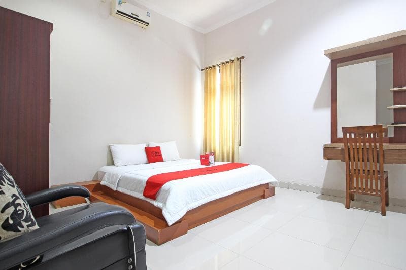 Reddoorz Near Hartono Mall 3 photo 1