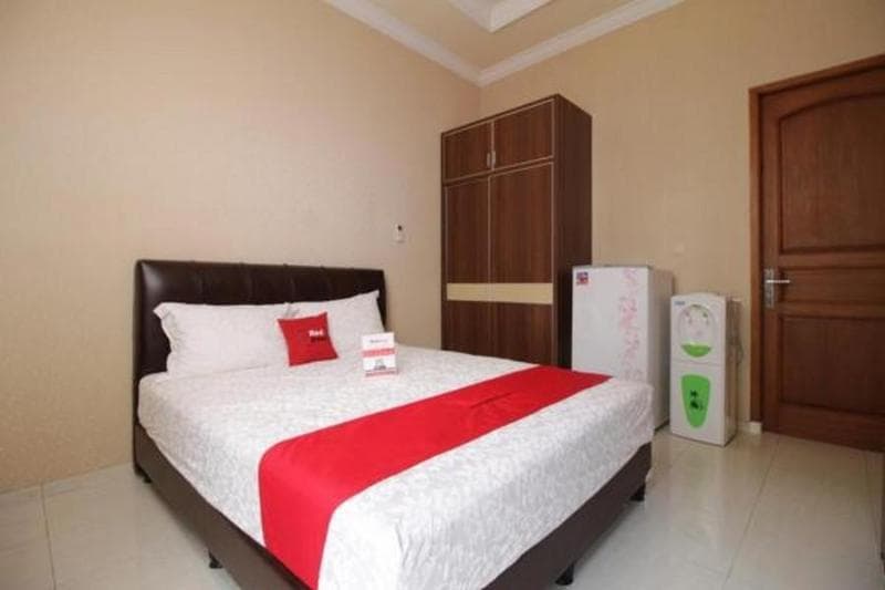 Reddoorz Syariah Near Mercu Buana University photo 1