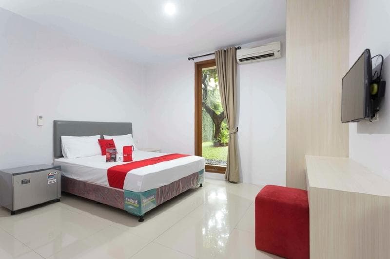 Reddoorz Plus Near Cilandak Town Square 2 3