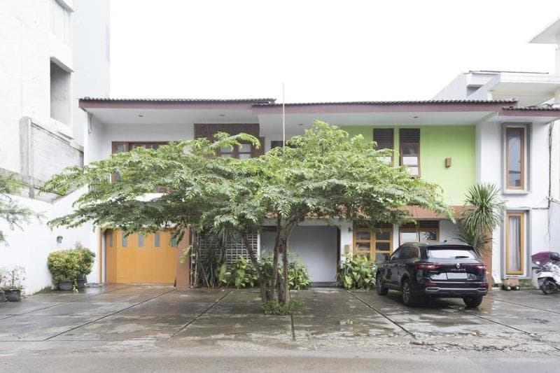 Reddoorz Plus Near Cilandak Town Square 2 4