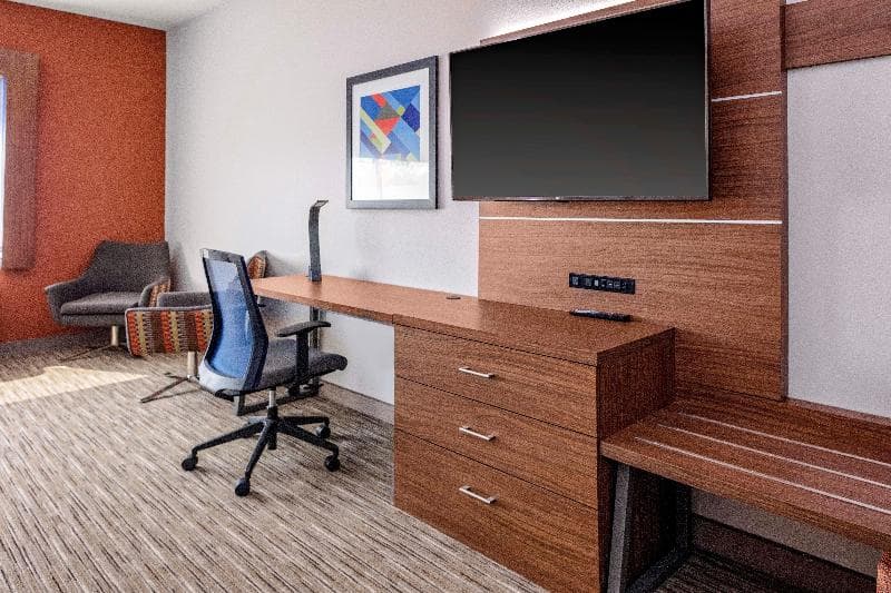 Holiday Inn Express & Suites Madison 3