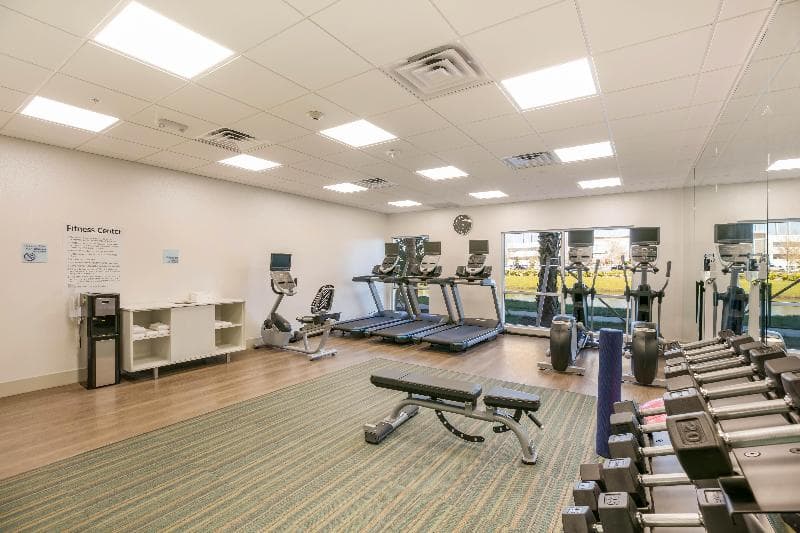 Holiday Inn Express & Suites Jacksonville - Town Center 2
