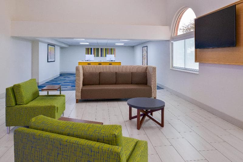 Holiday Inn Express & Suites Shreveport - Downtown 5