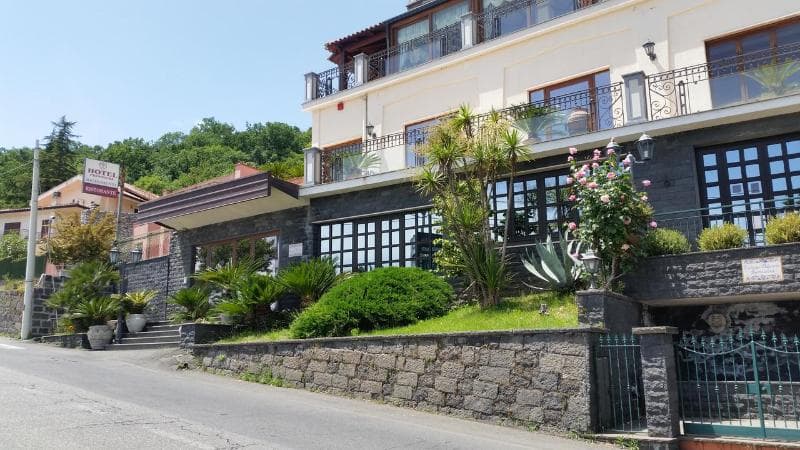 Hotel Primavera Dell'etna 2