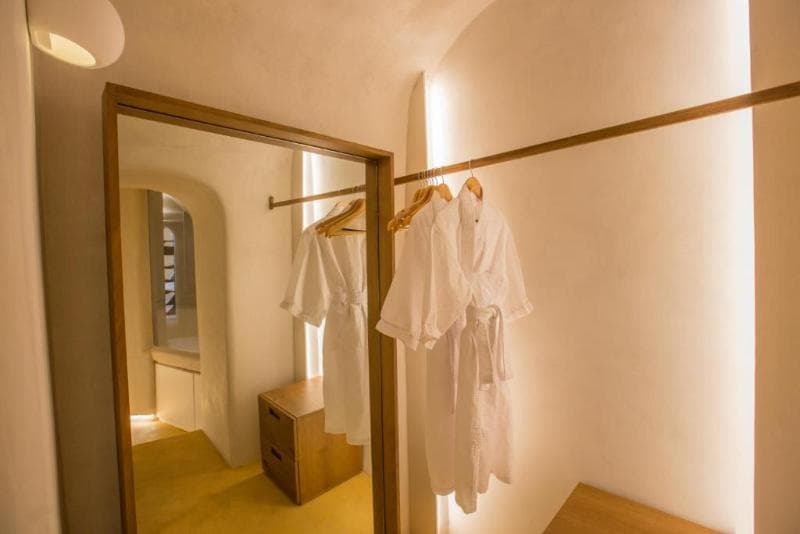 Chic Hotel Santorini 4