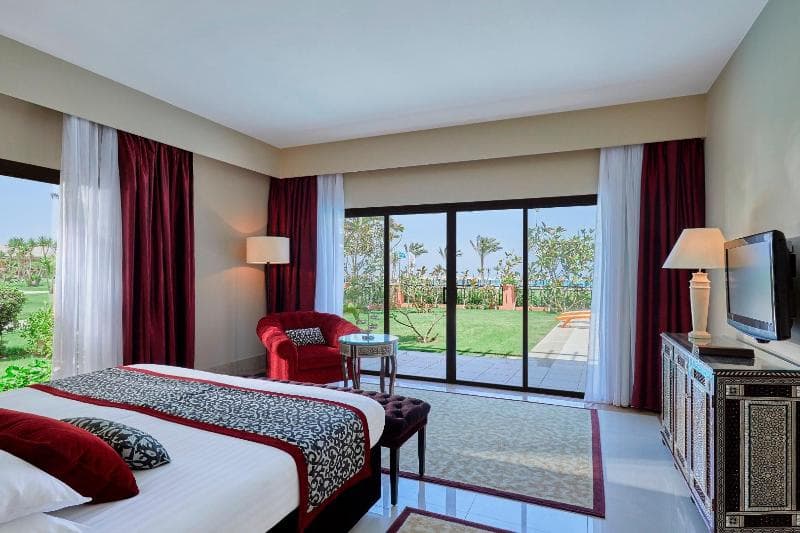Jaz Oriental, Almaza Bay main