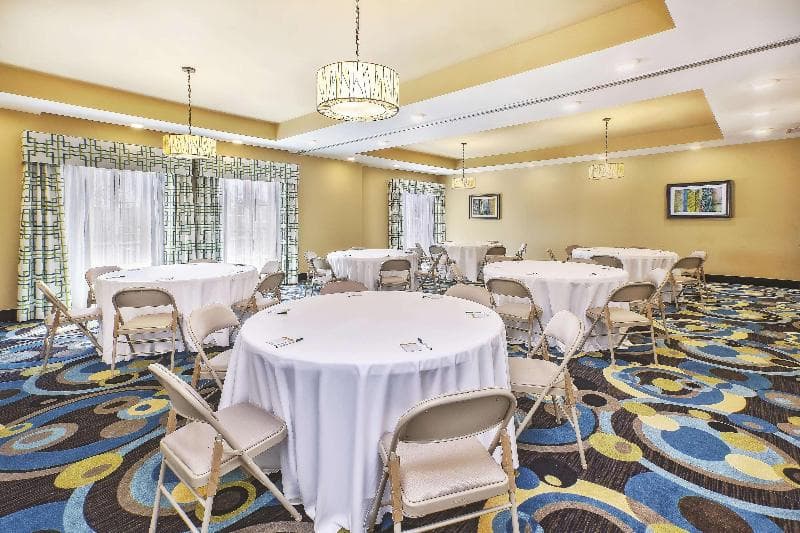La Quinta Inn & Suites by Wyndham Niagara Falls photo 1