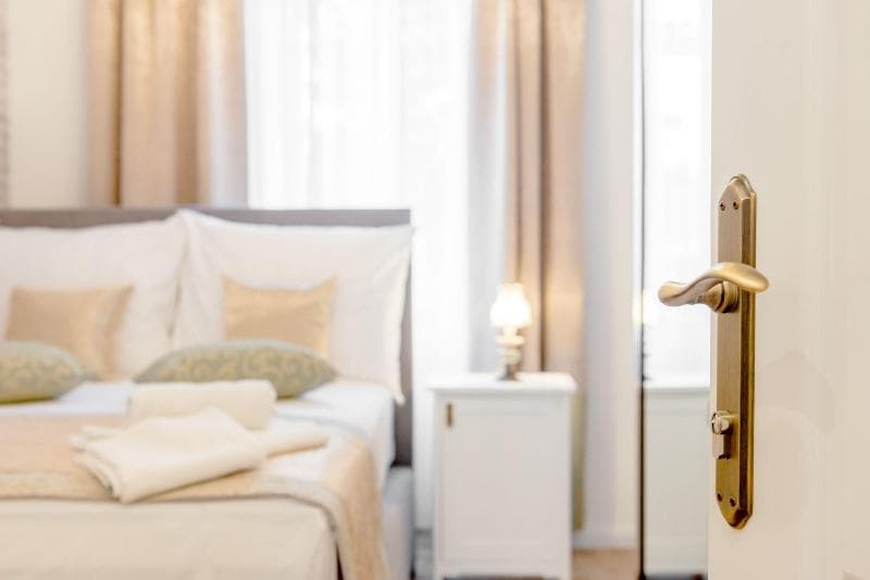 Le Monde Luxury Accommodation main