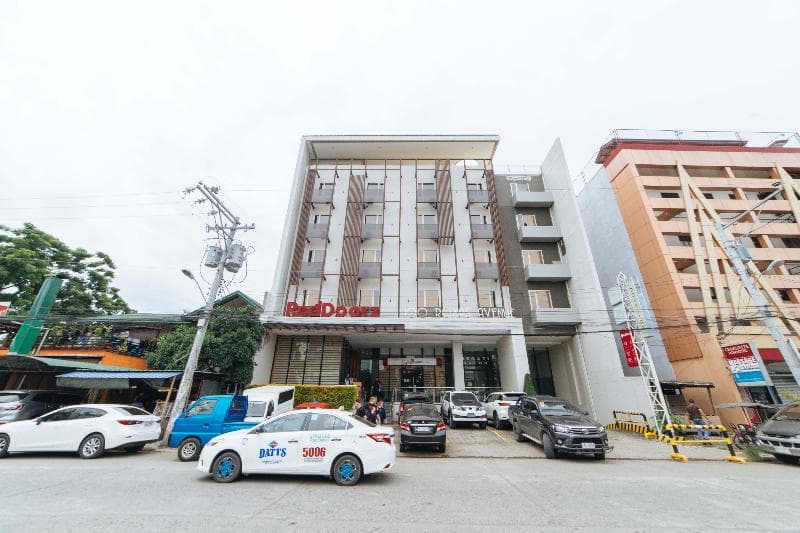 RedDoorz Plus @ Roxas Street Davao 3