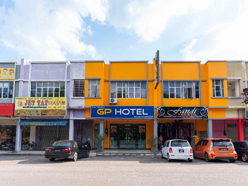 Golden Pearl Hotel main