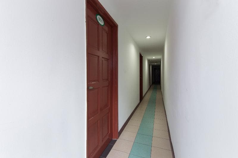Oyo 321 Hotel D'elegant 4