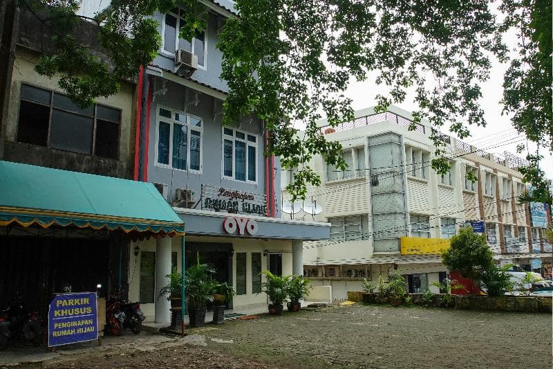 Oyo 236 Penginapan Rumah Hijau 2