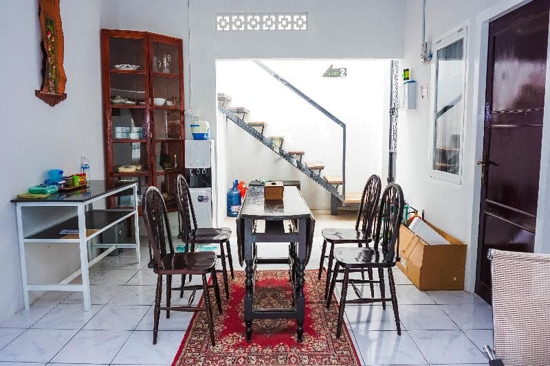 Oyo 433 Nelvi Guest House Syariah 4