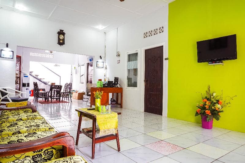Oyo 433 Nelvi Guest House Syariah 5