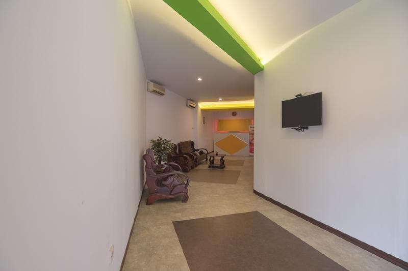 Reddoorz Near Itc Mangga Dua 2