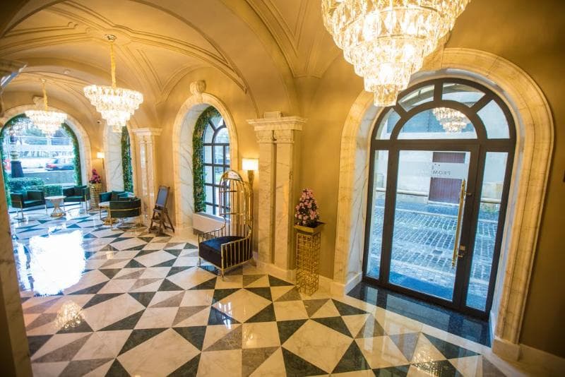 Promenade Hotel 2
