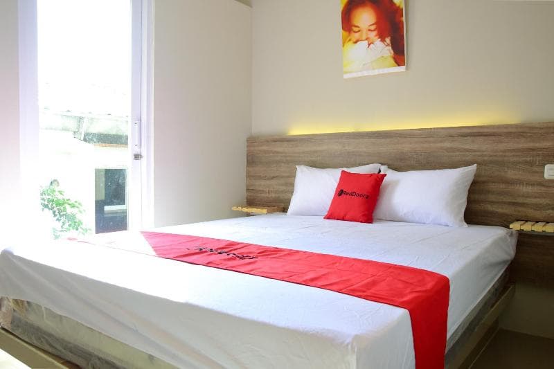 Reddoorz Near Mangga Dua Square photo 1