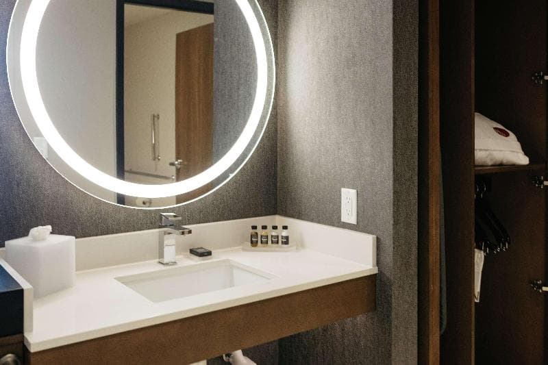 Revel Hotel Des Moines Urbandale, Tapestry Collection Hilton 5