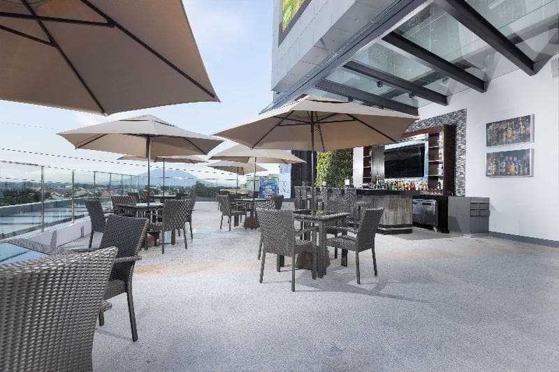 Best Western Plus Metro Clark 2