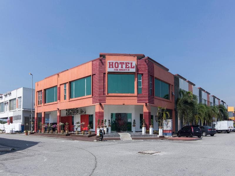 Night Queen Hotel by OYO Rooms photo 1