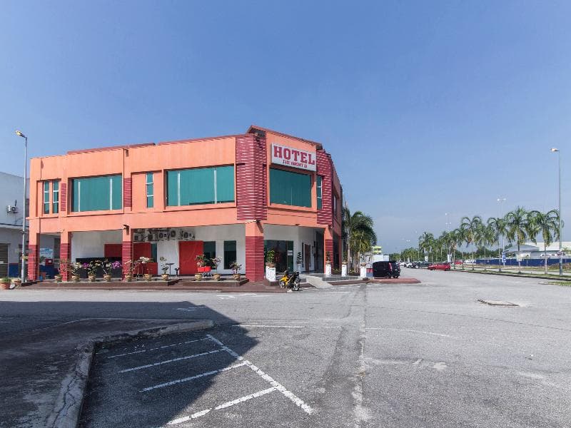 Night Queen Hotel by OYO Rooms 2