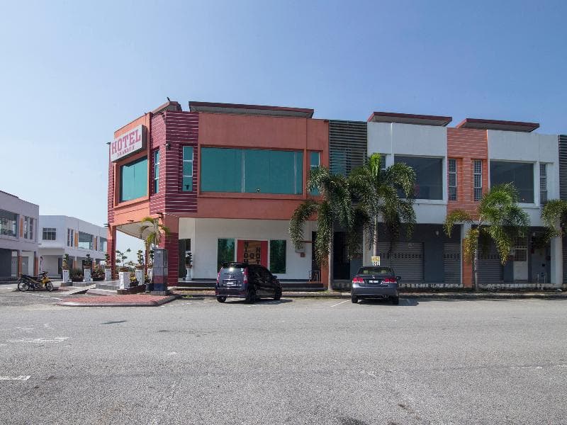 Night Queen Hotel by OYO Rooms 4