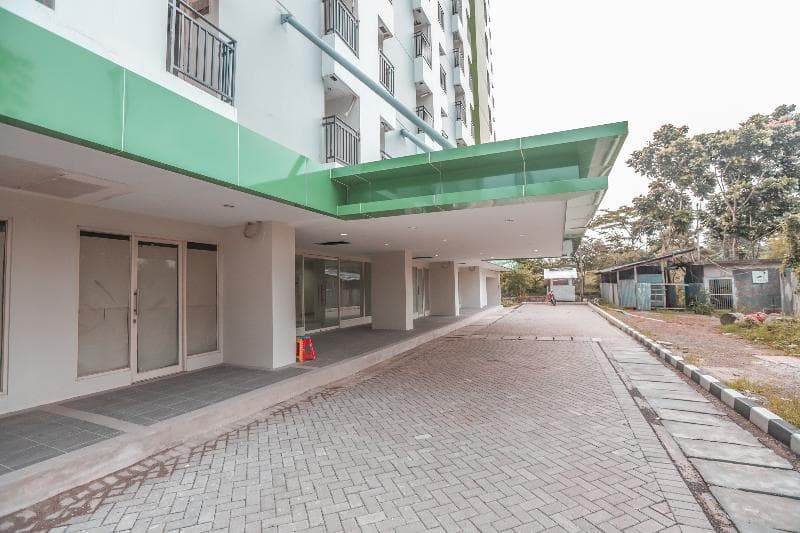 Oyo 498 Green Lake View Ciputat 4