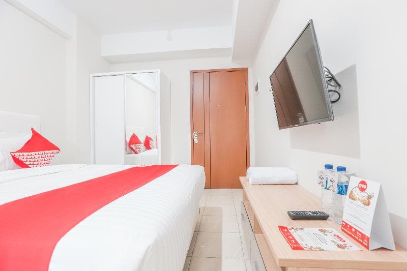Oyo 498 Green Lake View Ciputat 5