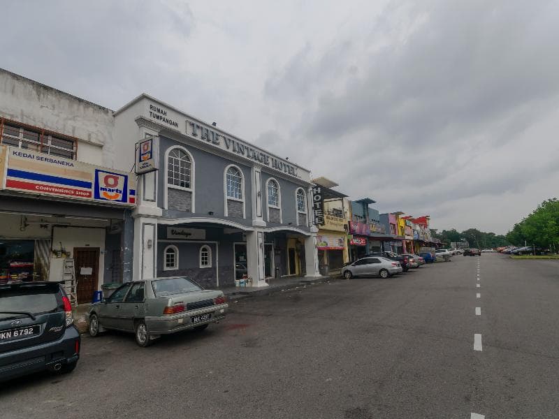 Oyo 596 The Vintage Hotel 3