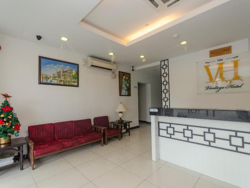 Oyo 596 The Vintage Hotel 4