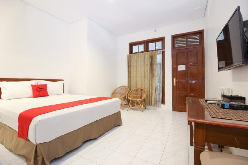 Reddoorz Plus Near Alun Alun Selatan 2 2