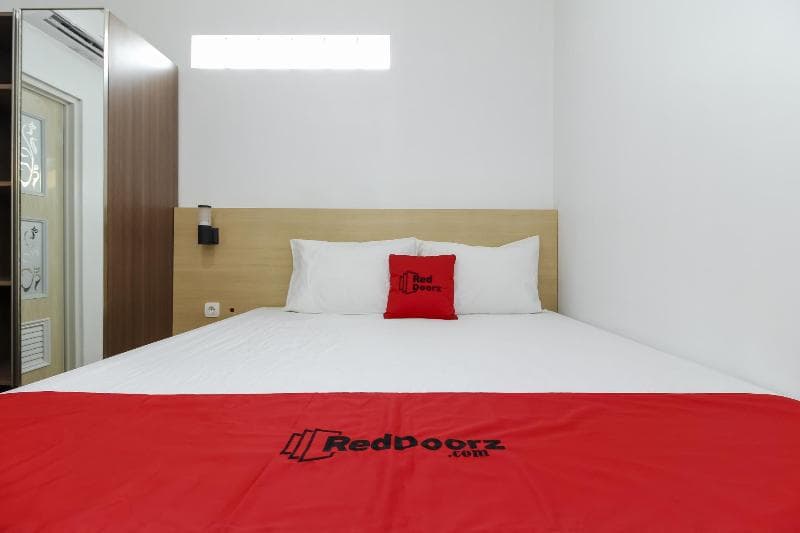 Reddoorz Plus Near Jogja Kembali Monument 3