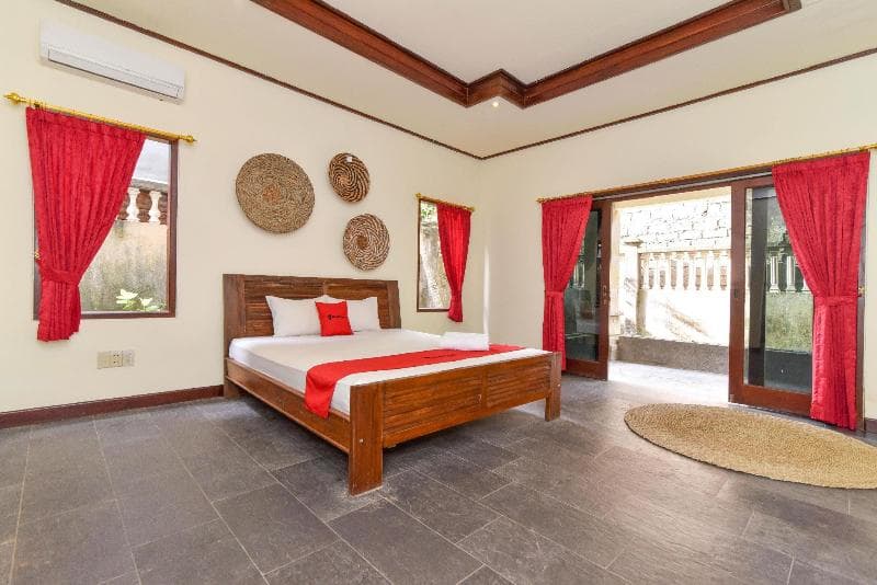 Reddoorz Plus Near Seminyak Square photo 1