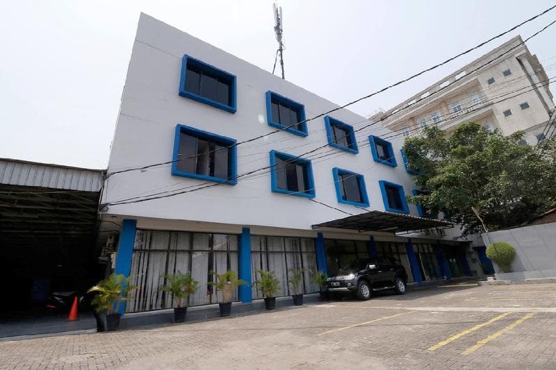 Reddoorz Plus Near Itc Cempaka Mas 4