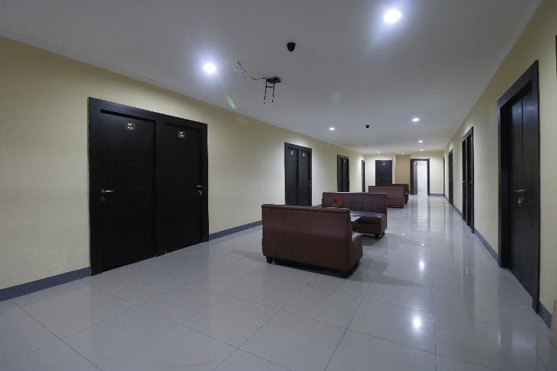 Reddoorz Plus Near Itc Cempaka Mas 5