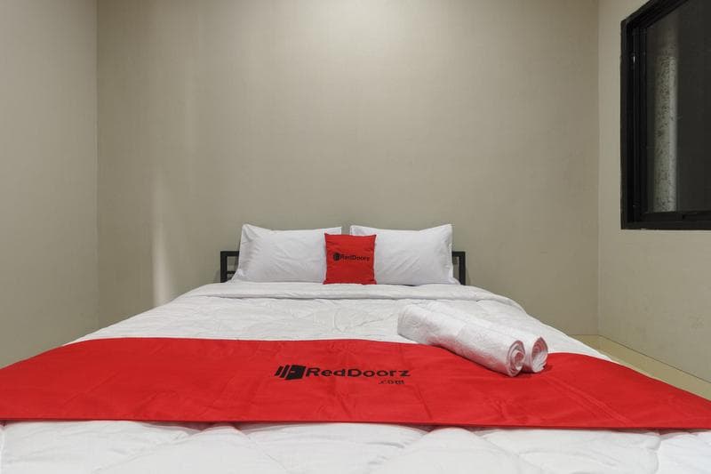 Reddoorz Near Puri Indah Mall 5