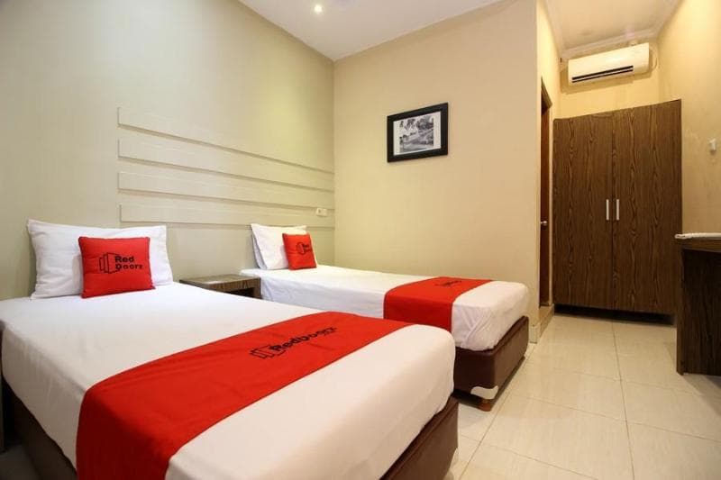 Reddoorz Plus @ Jalan Damai 2 photo 1