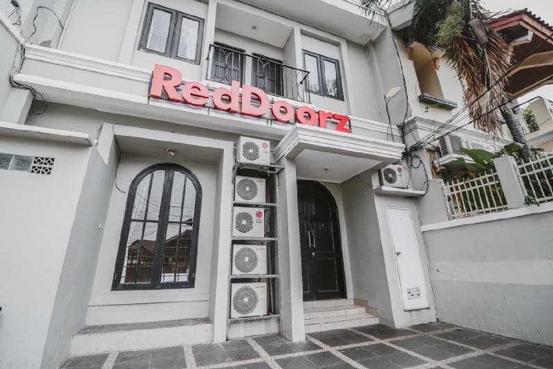 Reddoorz Plus @ Radio Dalam 2 photo 1