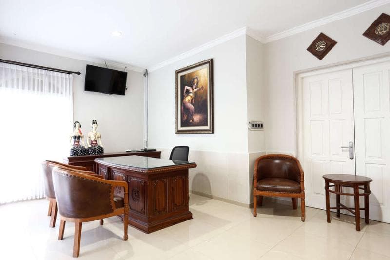 Reddoorz Plus Near Adisucipto Airport 2 4