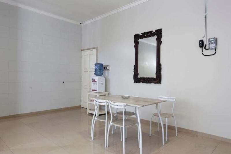 Reddoorz Plus Near Adisucipto Airport 2 5