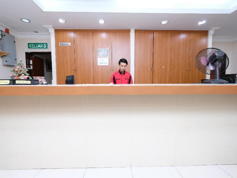Super Oyo 707 Ayuni Hotel 4