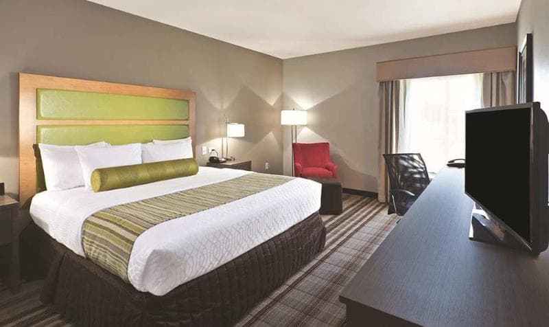 La Quinta Inn & Suites by Wyndham Paducah 4