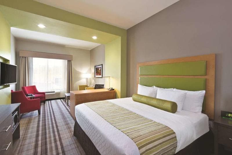 La Quinta Inn & Suites by Wyndham Paducah 5
