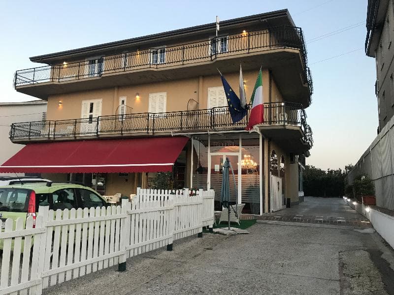 Ascot Hotel main