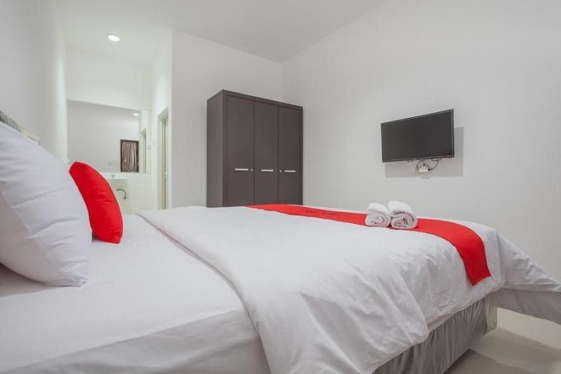 Reddoorz @ Kertajaya Surabaya 2