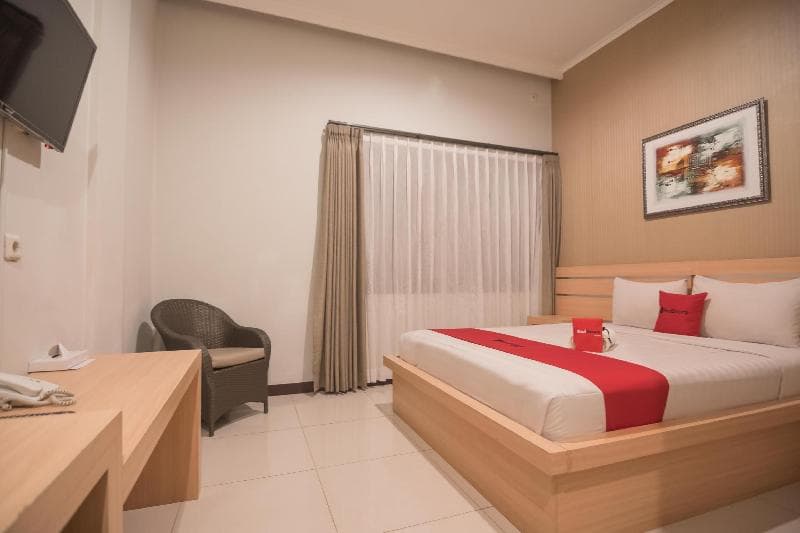 Reddoorz @ Sersan Bajuri Atas main
